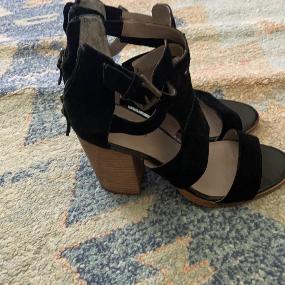 Beautiful Hinge heels size 7